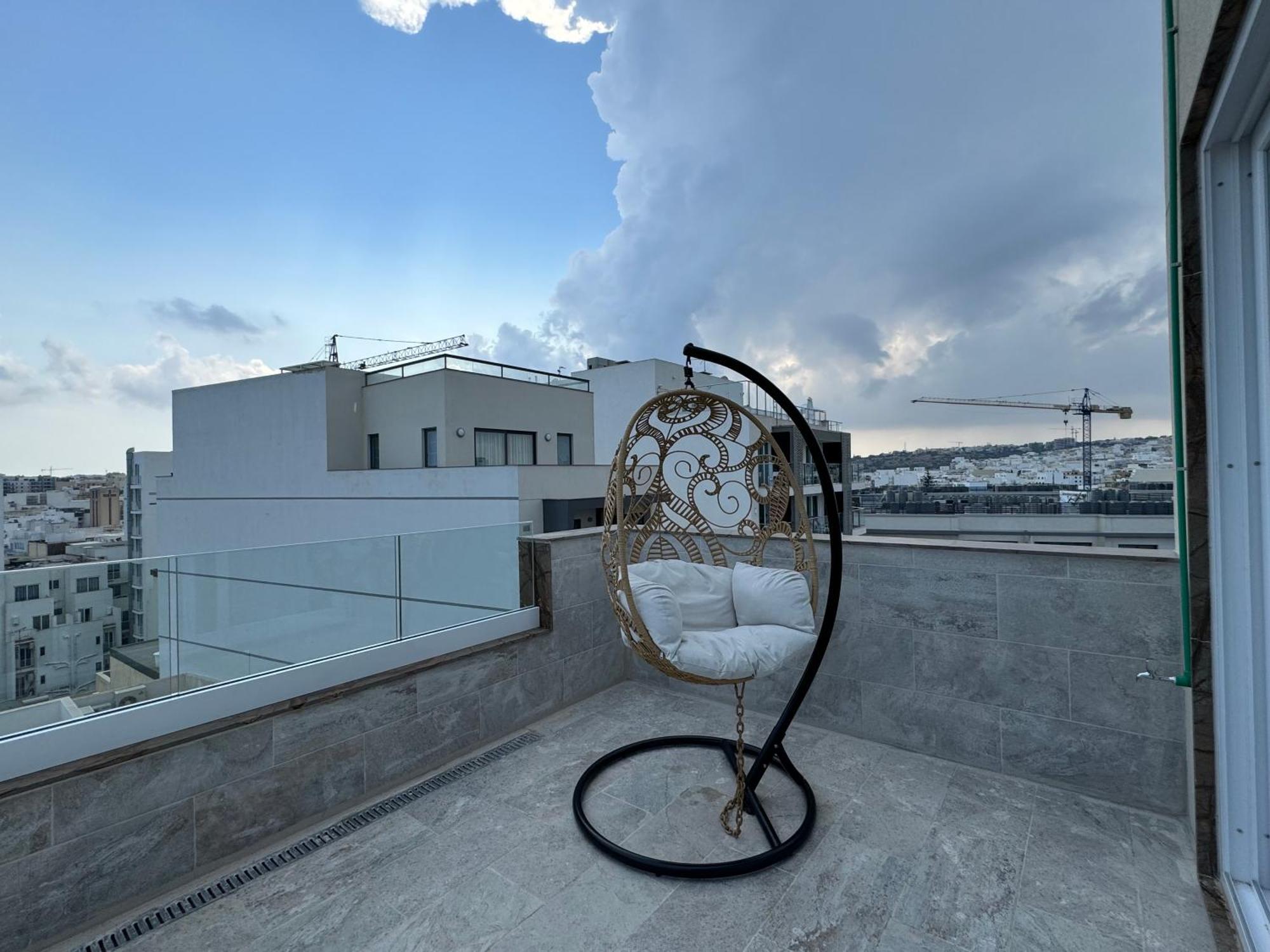Balcony Hotel Saint Julian's Exterior photo