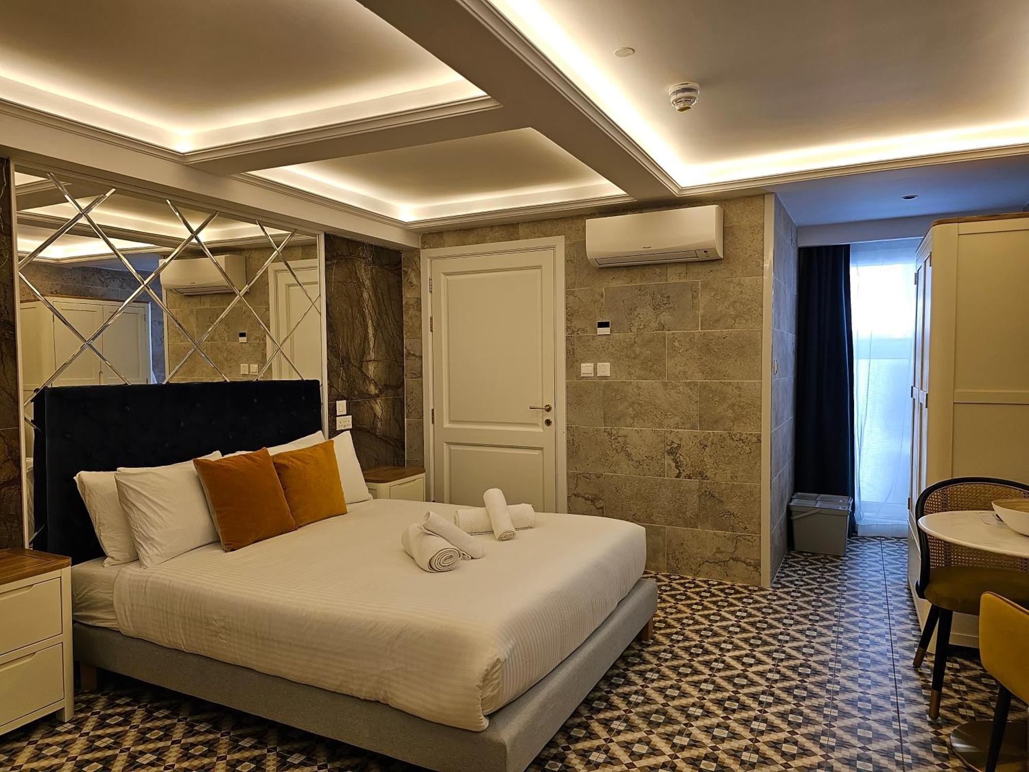 Balcony Hotel Saint Julian's Exterior photo